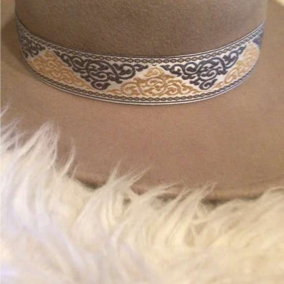 NEW! Host Pick! ❤️Rare Wyeth wool Aztec gambler display picture 3